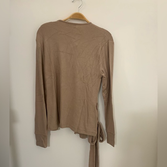 NEW NONI LADIES WRAP TOP COLOR TAN MULTIPLE SIZES - Picture 2 of 5